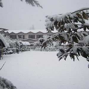 Hotel Akbar At Dal Lake Ghat Number 1